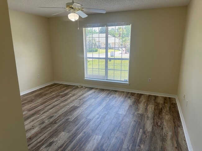 Building Photo - 2308 Valley Pl