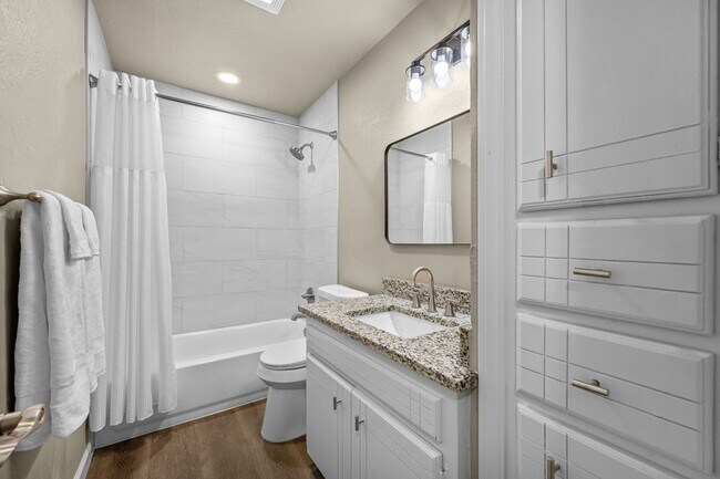 Building Photo - 408 SW 71st St