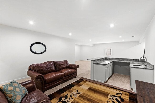 Building Photo - Luxury & Lifestyle with Main Level Living!
