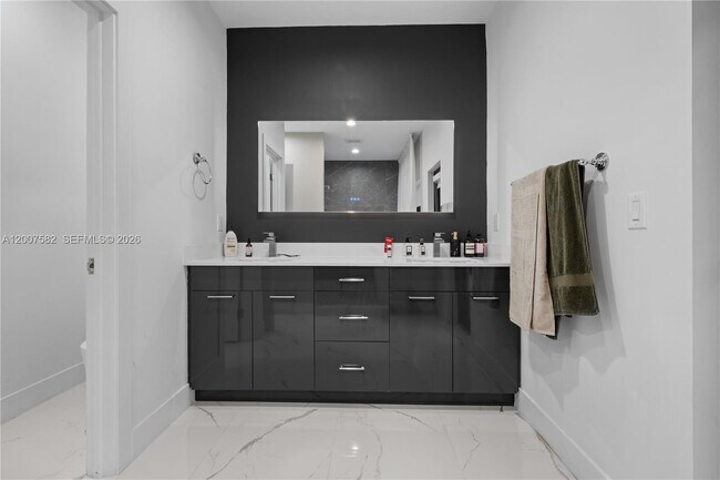 Building Photo - 17900 SW 149th Ave