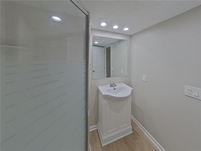 Building Photo - 4448 Hamilton Dr