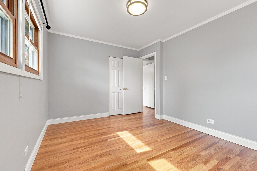 Building Photo - 1113 S Haddow Ave
