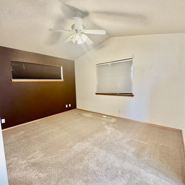 Building Photo - Charming 4 bedroom in a great neighborhood!