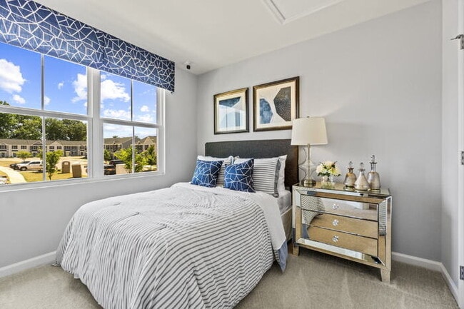 Building Photo - Modern End-Unit 3 BD/2.5 BA Greenville Tow...