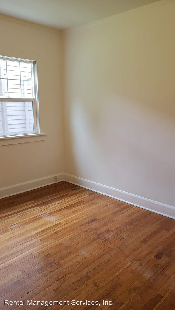 Building Photo - 3087 SE Ankeny St