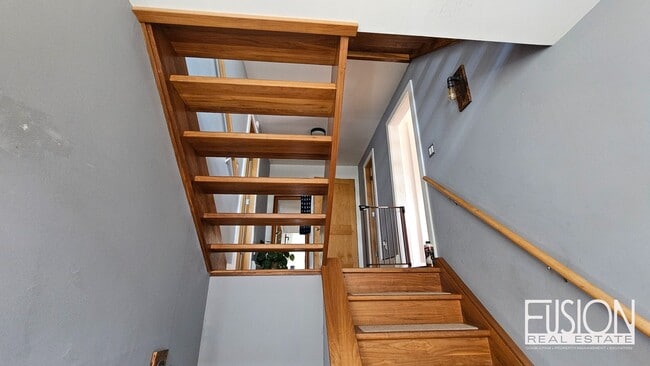 Building Photo - Contemporary 3 bed/2.5 bath on 10 Private Acres with Deeded Lake Access down the Road!