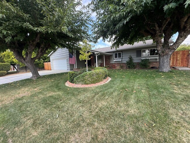 Primary Photo - Gorgeous Updated 3 Bedroom in the heart of...