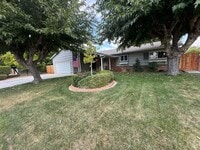 Building Photo - Gorgeous Updated 3 Bedroom in the heart of...