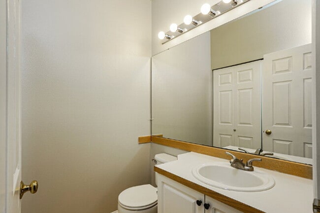 Building Photo - 2101 NW Pacific Elm Dr