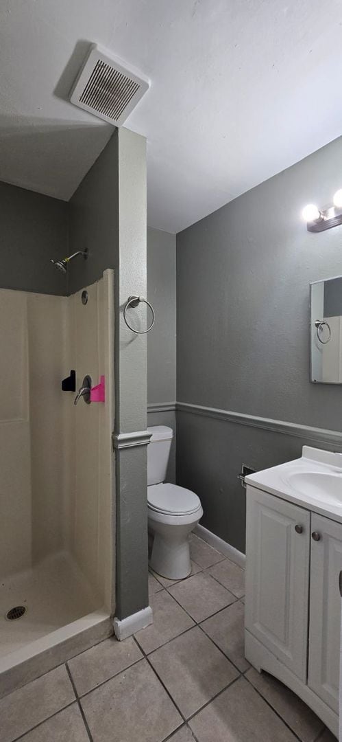 Building Photo - 3/1 Tampa Home ! Apply for FREE!