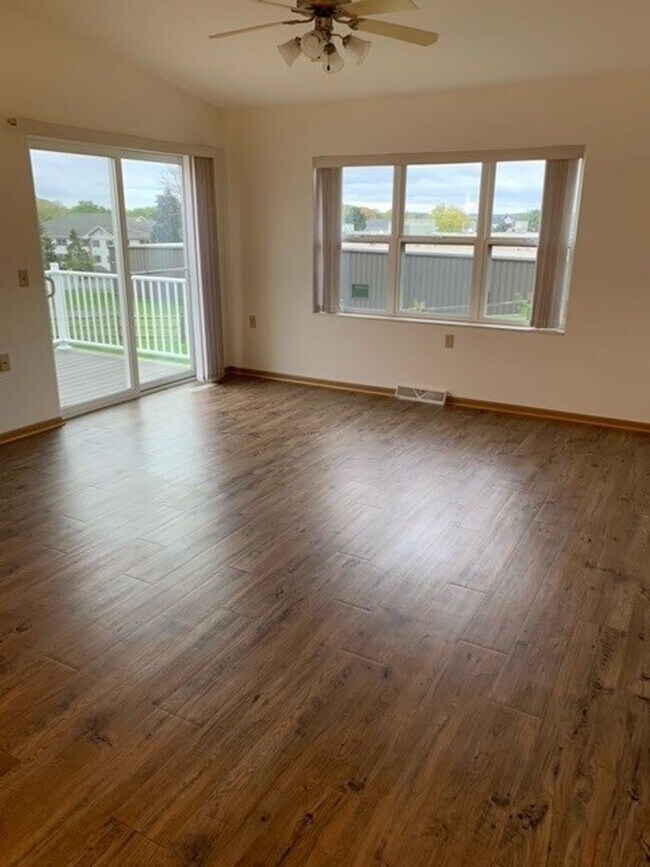 Building Photo - Lexington Duplex