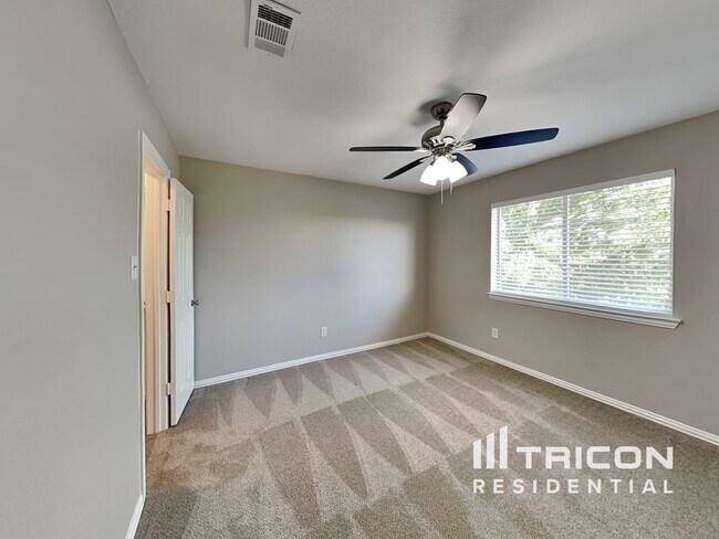 Building Photo - 523 Pinnacle Dr
