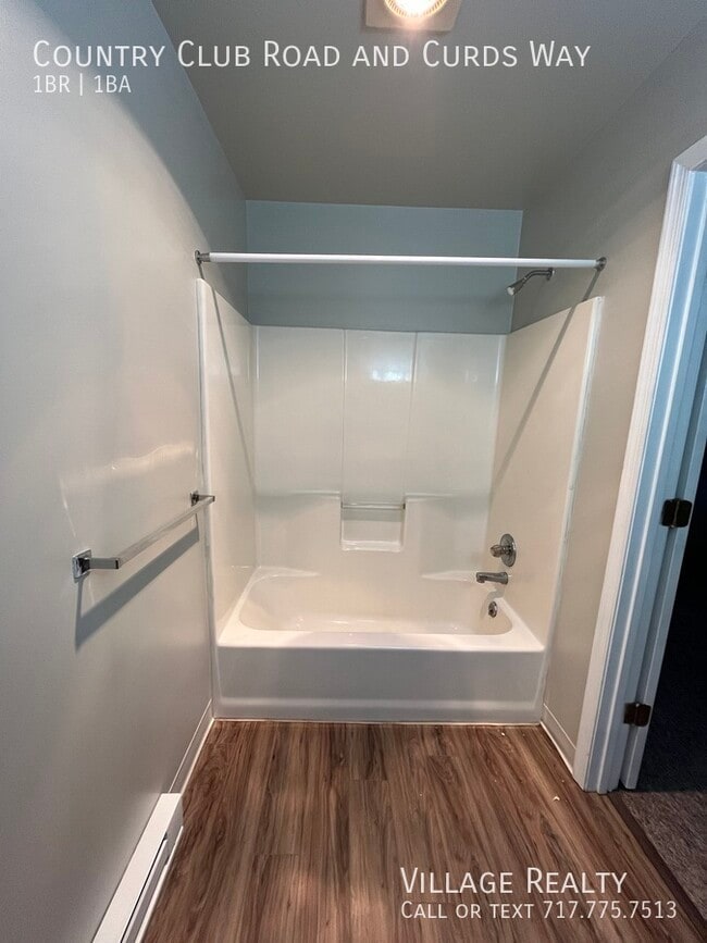 Building Photo - 631 Country Club Rd