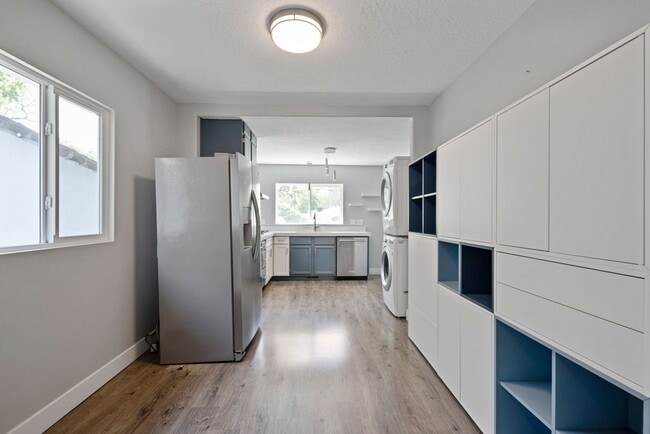 Building Photo - Beautiful Home in Amazing Salt Lake Location!