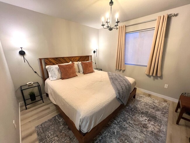 Building Photo - Beautiful 3 bed 2.5 bath Duplex Conveniently Located In Lebanon!