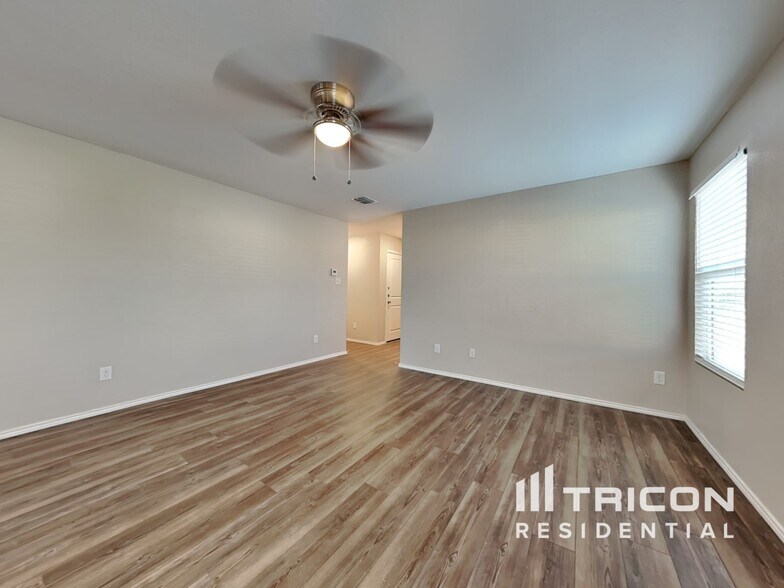 Building Photo - 505 Autumnwood Way