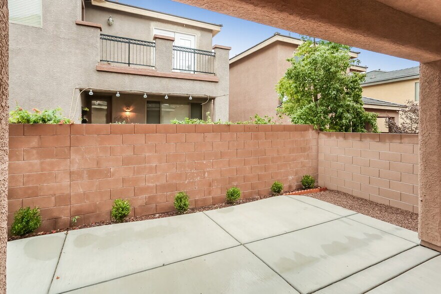 Building Photo - 10428 Yew Blossom Ave