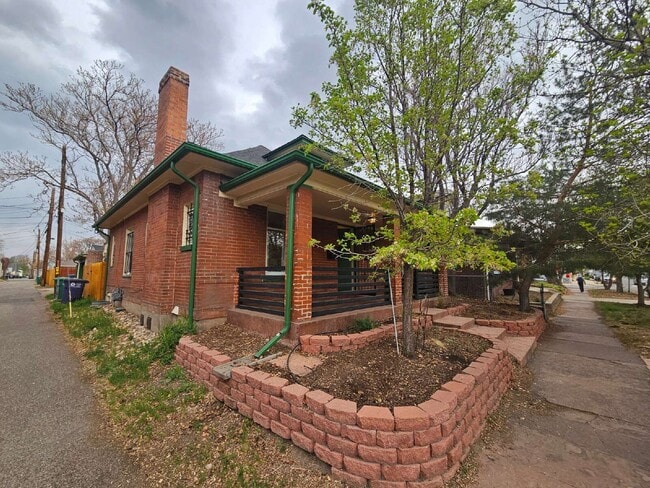 Building Photo - 719 W 1st Ave