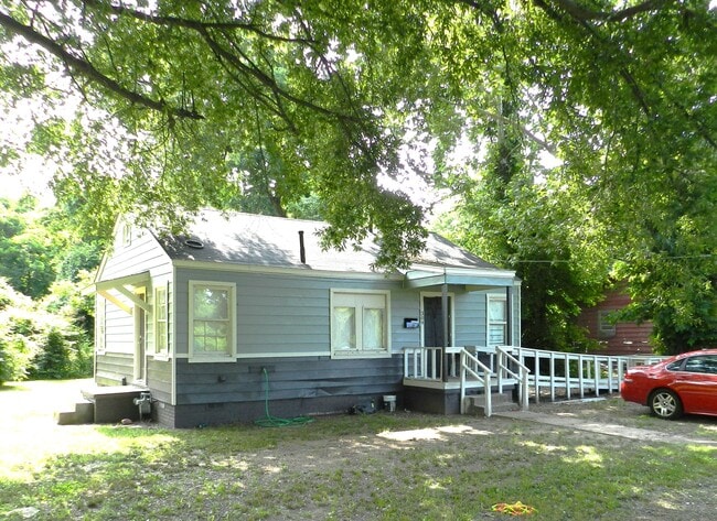 Building Photo - 304 Crockett St