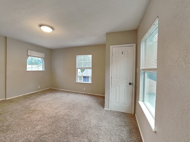 Building Photo - 2911 Ryan Ave