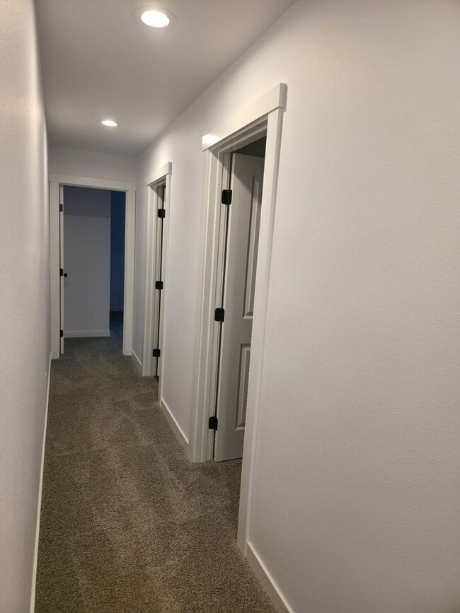 Building Photo - E. 38th Avenue Duplex&#39;s