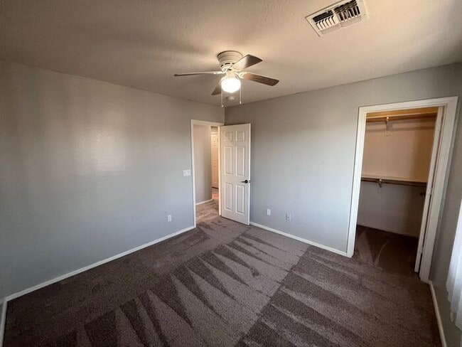 Building Photo - 5 bed 3 bath 3 car garage in San Tan Valley