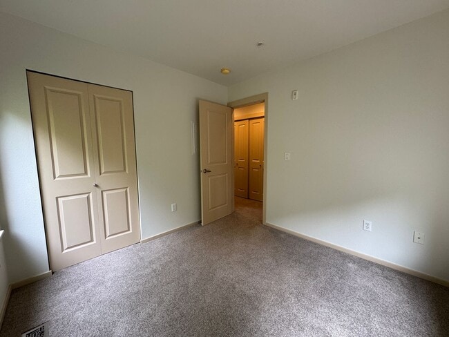 Building Photo - 3bd/3ba Issaquah Townhouse
