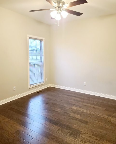 Building Photo - 620 Montrose Dr