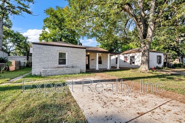 Building Photo - 1861 Woodland Ave SW