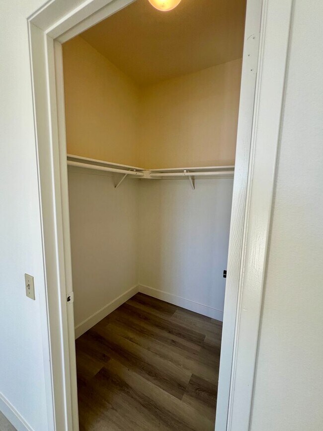 Building Photo - 702 Jay Cir