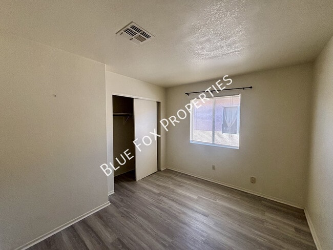 Building Photo - 9055 E Alderpoint Way