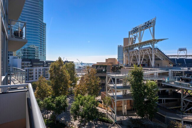 Building Photo - Beautiful Condo Right Across from Petco Park!