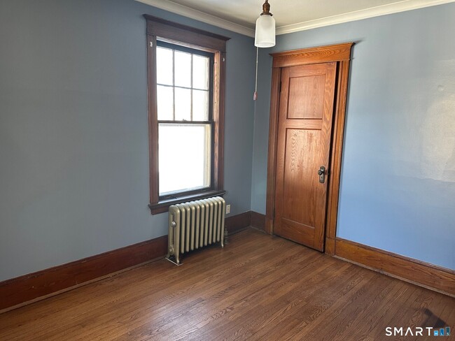 Building Photo - 184 S Main St