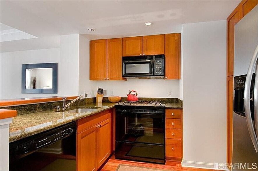 Building Photo - 400 Beale St, Unit #1110