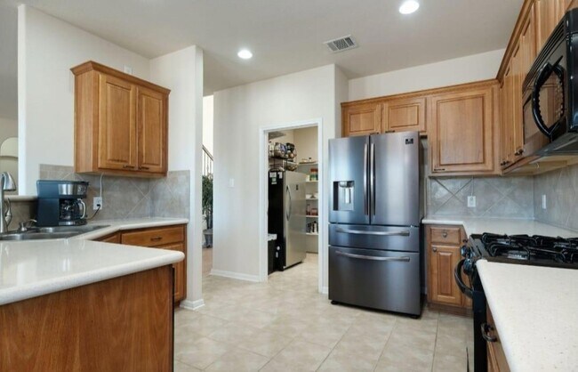 Building Photo - 219 Tulip Trail Bend