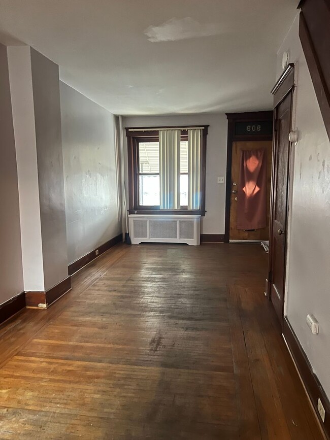 Building Photo - Reading 3 BR Townhome For Rent