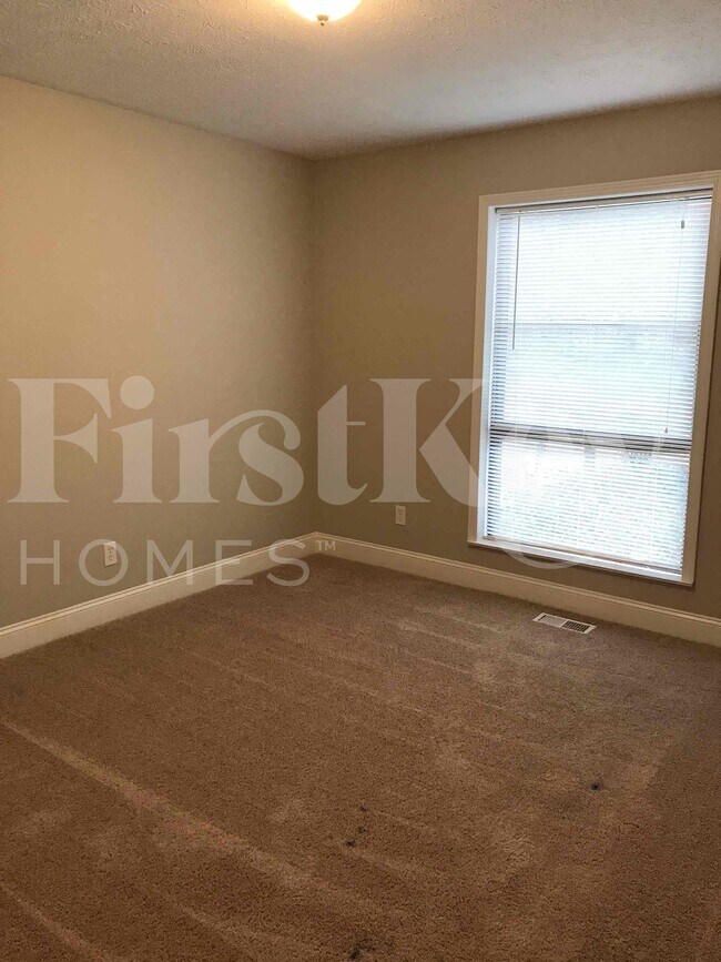 Building Photo - 103 Walnut Way