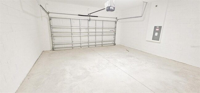 Building Photo - 500 Silver Palm Dr