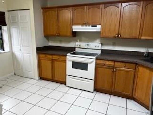 Building Photo - 142 Meadows Dr