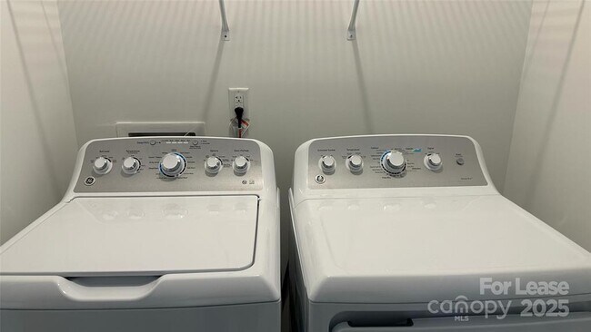 Building Photo - 3214 Stelfox St