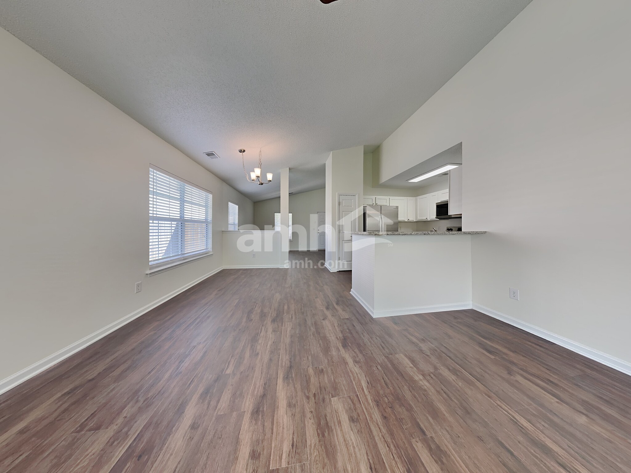 Building Photo - 114 Blue Jasmine Ln