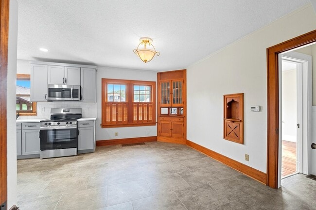 Building Photo - 411 Kingsley Ave