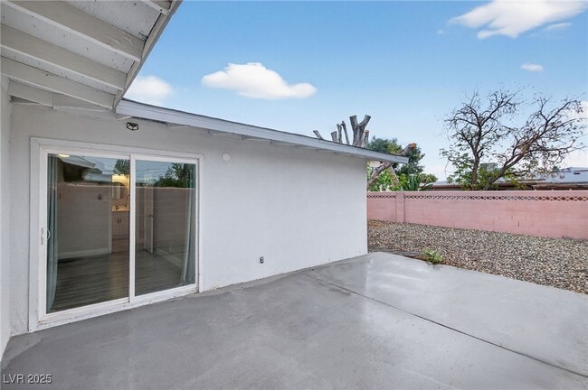 Building Photo - 333 S Tonopah Dr