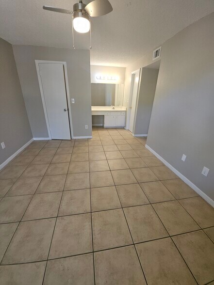 Building Photo - 4658 Commander Dr