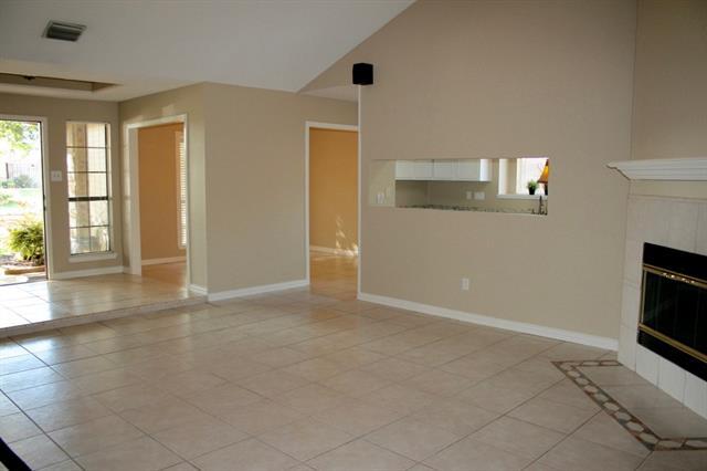 Building Photo - 1005 Summertree Cir