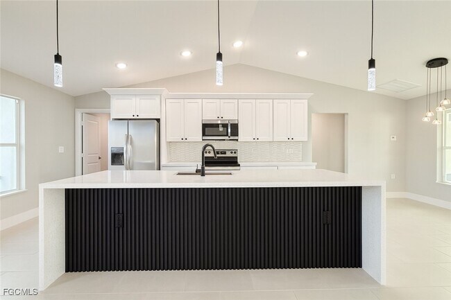 Building Photo - 112 NW 23rd Ave