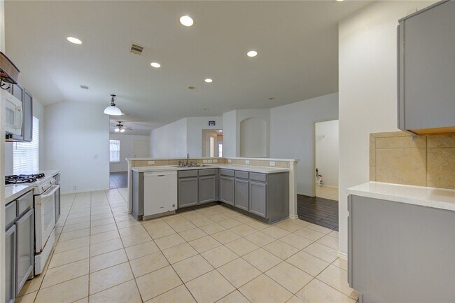 Building Photo - 14027 Coveney Dr