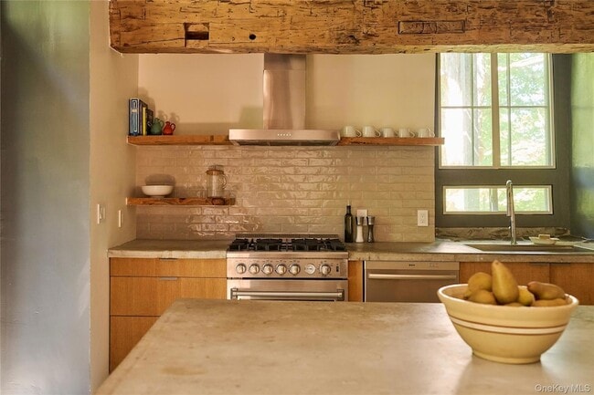 Building Photo - 1883 NY-213