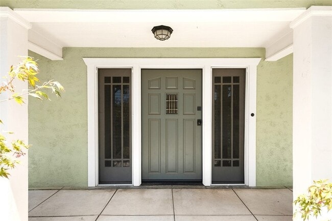 Building Photo - 327 W Malvern Ave