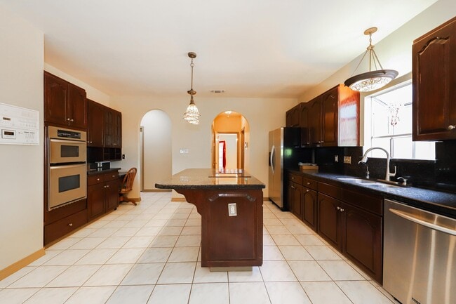 Building Photo - 503 W Avon Ct